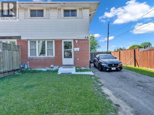 1615 CURRY  Windsor, ON N9B 3N7