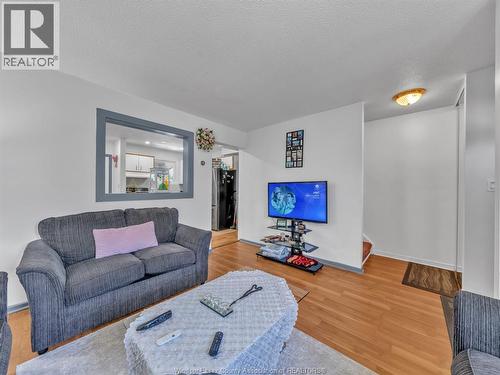 1615 Curry, Windsor, ON - Indoor Photo Showing Living Room