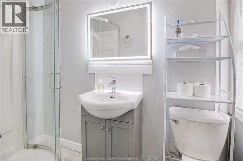 2759 Mckay Avenue, Windsor, ON - Indoor Photo Showing Bedroom