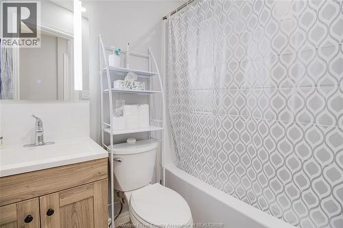 2759 Mckay Avenue, Windsor, ON - Indoor Photo Showing Bedroom