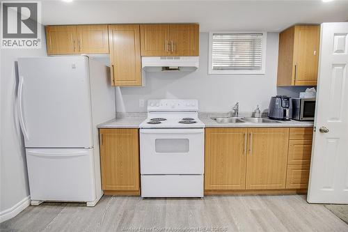 2759 Mckay Avenue, Windsor, ON - Indoor Photo Showing Bathroom