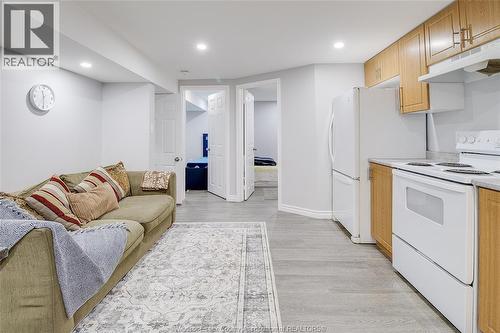 2759 Mckay Avenue, Windsor, ON - Indoor Photo Showing Bedroom