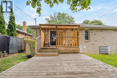 2759 Mckay Avenue, Windsor, ON - Indoor Photo Showing Bathroom