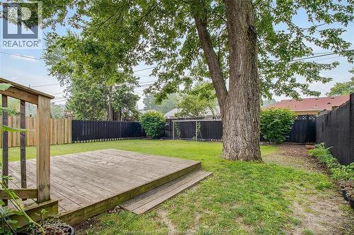 2759 Mckay Avenue, Windsor, ON - Indoor Photo Showing Garage