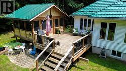 Back Deck + Screened Haliburton Room - 