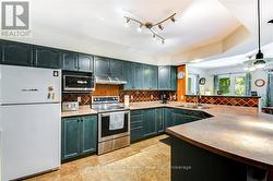 Large Kitchen - 