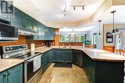 Kitchen with Peninsula - 