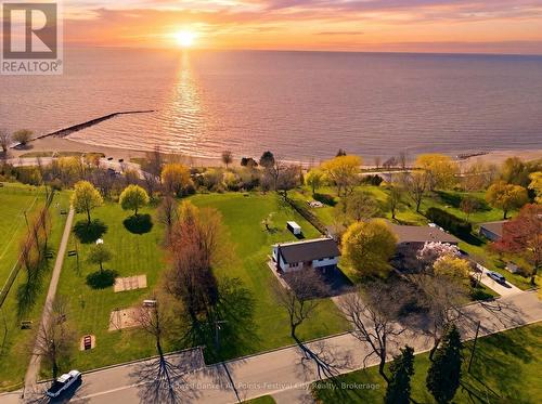 306 Lakeside Drive, Goderich (Goderich (Town)), ON - Outdoor With Facade