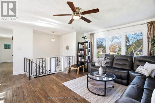 306 Lakeside Drive, Goderich (Goderich (Town)), ON - Indoor Photo Showing Living Room