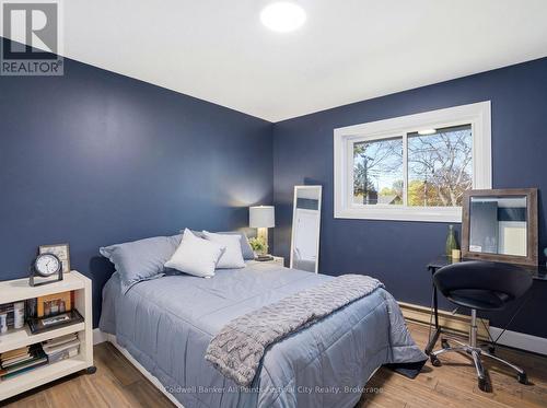 306 Lakeside Drive, Goderich (Goderich (Town)), ON - Indoor Photo Showing Bedroom