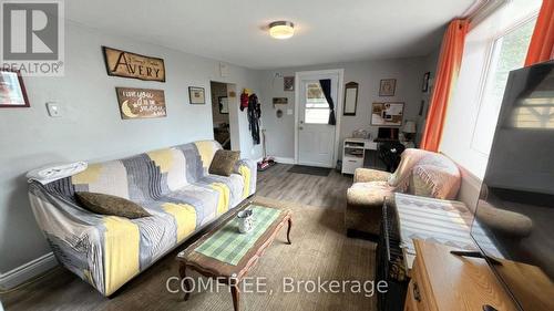 21 Monroe Avenue, Cornwall, ON - Indoor Photo Showing Living Room