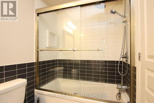 304 Malmo Private, Ottawa, ON - Indoor Photo Showing Bathroom