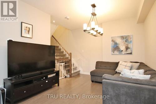 304 Malmo Private, Ottawa, ON - Indoor Photo Showing Living Room