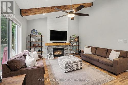 939 Como Crescent, Ottawa, ON - Indoor Photo Showing Living Room With Fireplace