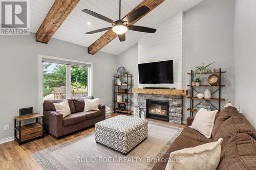 939 Como Crescent, Ottawa, ON - Indoor Photo Showing Living Room With Fireplace