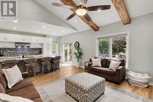 939 Como Crescent, Ottawa, ON - Indoor Photo Showing Living Room