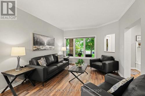 939 Como Crescent, Ottawa, ON - Indoor Photo Showing Living Room