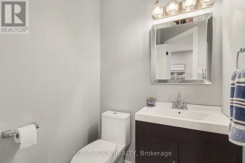 Two piece bath main Level - 939 Como Crescent, Ottawa, ON - Indoor Photo Showing Bathroom