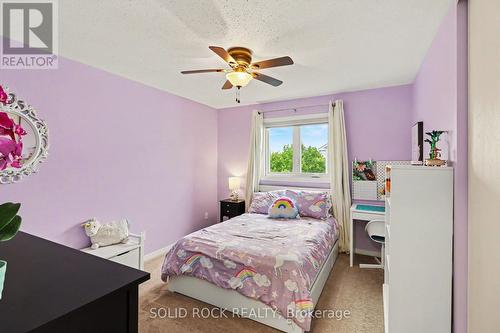 bedroom #3 - 939 Como Crescent, Ottawa, ON - Indoor Photo Showing Bedroom