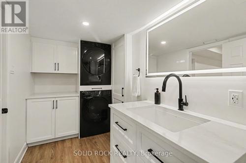 Basement bathroom with laundry - 939 Como Crescent, Ottawa, ON - Indoor Photo Showing Laundry Room