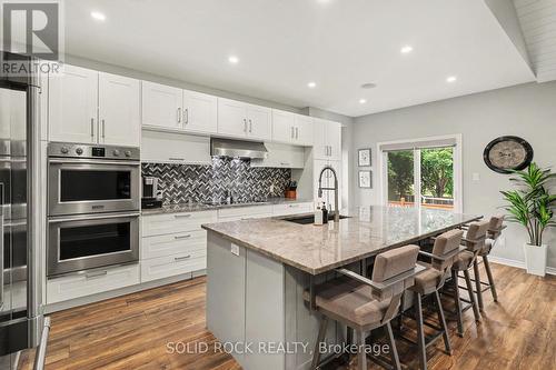 939 Como Crescent, Ottawa, ON - Indoor Photo Showing Kitchen With Upgraded Kitchen