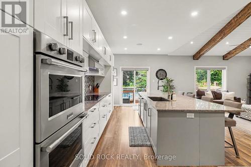 939 Como Crescent, Ottawa, ON - Indoor Photo Showing Kitchen With Upgraded Kitchen