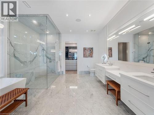 Bathroom - 140 Secord Lane, Burlington, ON - Indoor Photo Showing Bathroom
