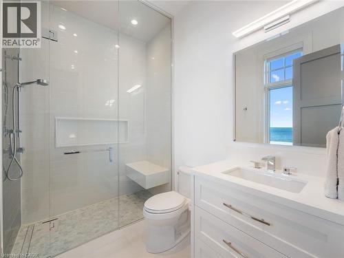 Bathroom - 140 Secord Lane, Burlington, ON - Indoor Photo Showing Bathroom