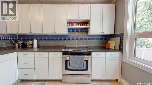 3054 Athol Street, Regina, SK - Indoor Photo Showing Kitchen