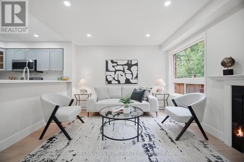 5057 Churchill Meadows Boulevard, Mississauga, ON - Indoor Photo Showing Living Room