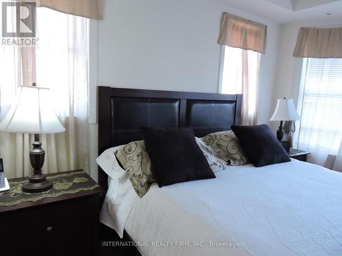5 - 710 NEIGHBOURHOOD CIRCLE , Mississauga, Ontario L5B 0B4 3