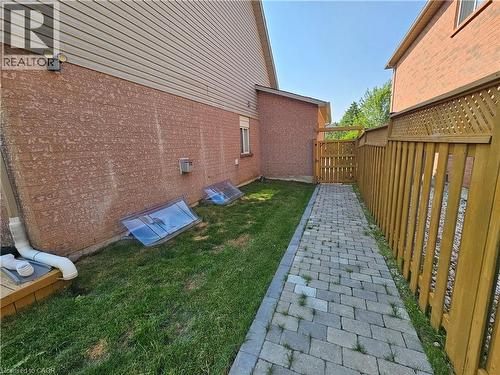 View of fenced side yard. - 20 Bird Court, Cambridge, ON - Outdoor