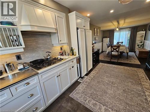20 Bird Court, Cambridge, ON - Indoor Photo Showing Kitchen With Upgraded Kitchen