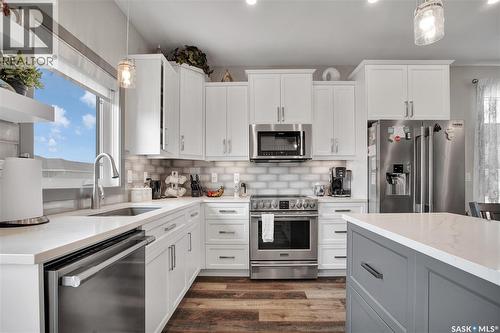 537 Mickelson Lane, Warman, SK - Indoor Photo Showing Kitchen With Upgraded Kitchen