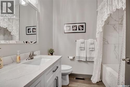 537 Mickelson Lane, Warman, SK - Indoor Photo Showing Bathroom