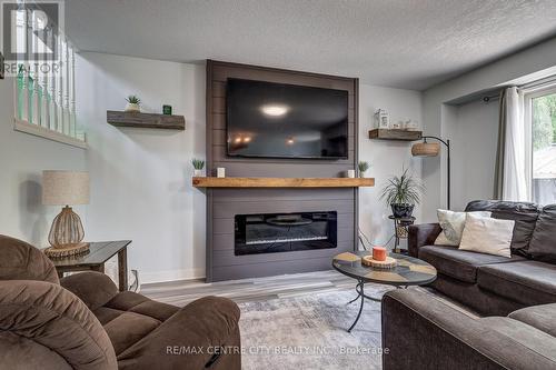 15 Schreyer Drive, St. Thomas, ON - Indoor Photo Showing Living Room With Fireplace