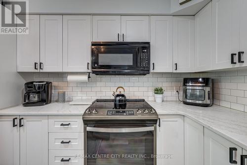 15 Schreyer Drive, St. Thomas, ON - Indoor Photo Showing Kitchen