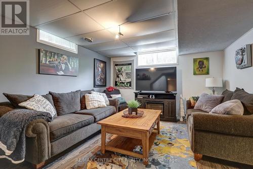 15 Schreyer Drive, St. Thomas, ON - Indoor Photo Showing Living Room
