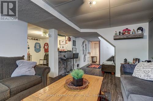 15 Schreyer Drive, St. Thomas, ON - Indoor Photo Showing Living Room