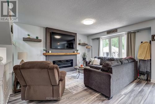 15 Schreyer Drive, St. Thomas, ON - Indoor Photo Showing Living Room With Fireplace