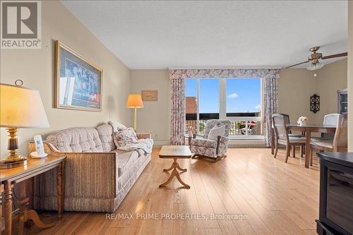 903 - 1505 Baseline Road, Ottawa, ON - Indoor Photo Showing Living Room