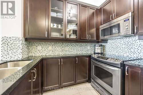 1207 - 151 Upper Duke Crescent, Markham, ON - Indoor Photo Showing Kitchen With Upgraded Kitchen