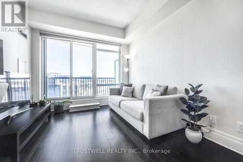 1207 - 151 Upper Duke Crescent, Markham, ON - Indoor Photo Showing Living Room