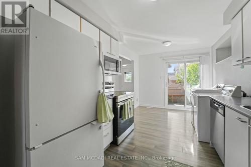 87 Rundle Crescent, Barrie, ON - Indoor Photo Showing Kitchen