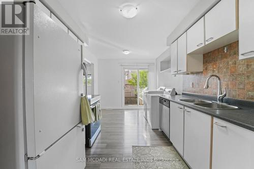 87 Rundle Crescent, Barrie, ON - Indoor Photo Showing Kitchen With Double Sink