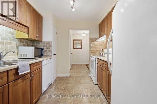 3 - 125 Elm Street, St. Thomas, ON - Indoor Photo Showing Kitchen