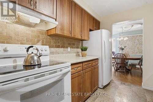 3 - 125 Elm Street, St. Thomas, ON - Indoor Photo Showing Kitchen