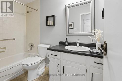 3 - 125 Elm Street, St. Thomas, ON - Indoor Photo Showing Bathroom