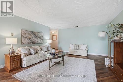 3 - 125 Elm Street, St. Thomas, ON - Indoor Photo Showing Living Room