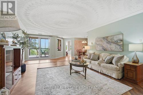 3 - 125 Elm Street, St. Thomas, ON - Indoor Photo Showing Living Room